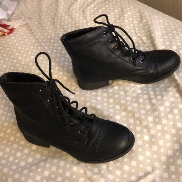 Forever 21 short combat boots - Picture 2 of 4